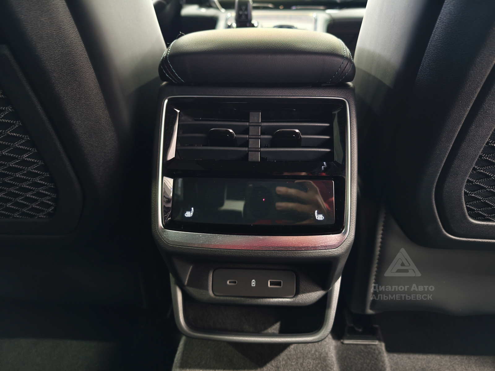 Geely Monjaro I, Basalt Grey / Серый металлик, 4899990 рублей, вид 19