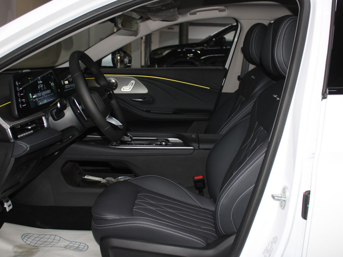 Chery Arrizo 8 I, Искрящийся белый, 2250000 рублей, вид 7