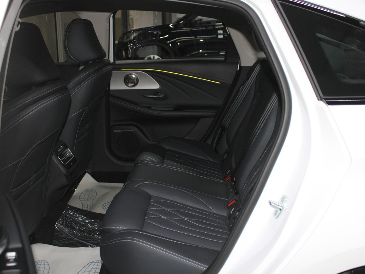 Chery Arrizo 8 I, Искрящийся белый, 2250000 рублей, вид 8