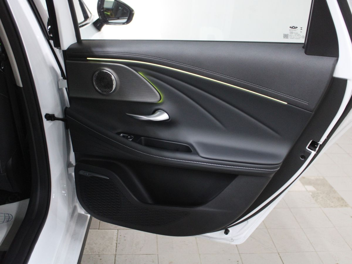 Chery Arrizo 8 I, Искрящийся белый, 2250000 рублей, вид 12