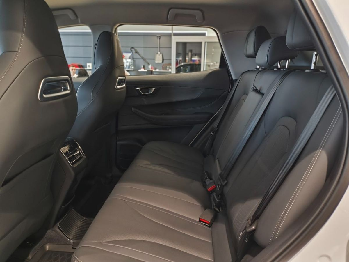 Chery Tiggo 4 I Рестайлинг 2, Искрящийся белый, 2099000 рублей, вид 8