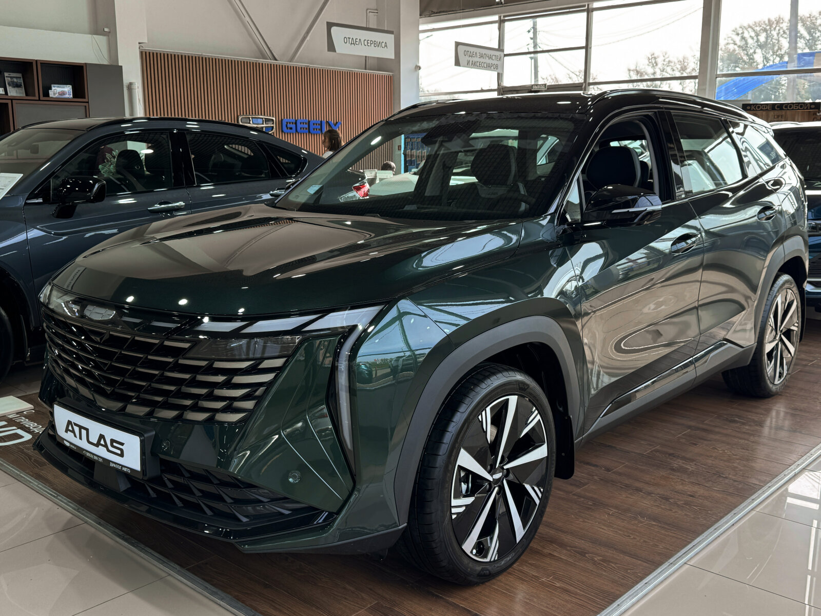 Geely Atlas II, Racing Green / Зеленый металлик, 3970990 рублей, вид 2