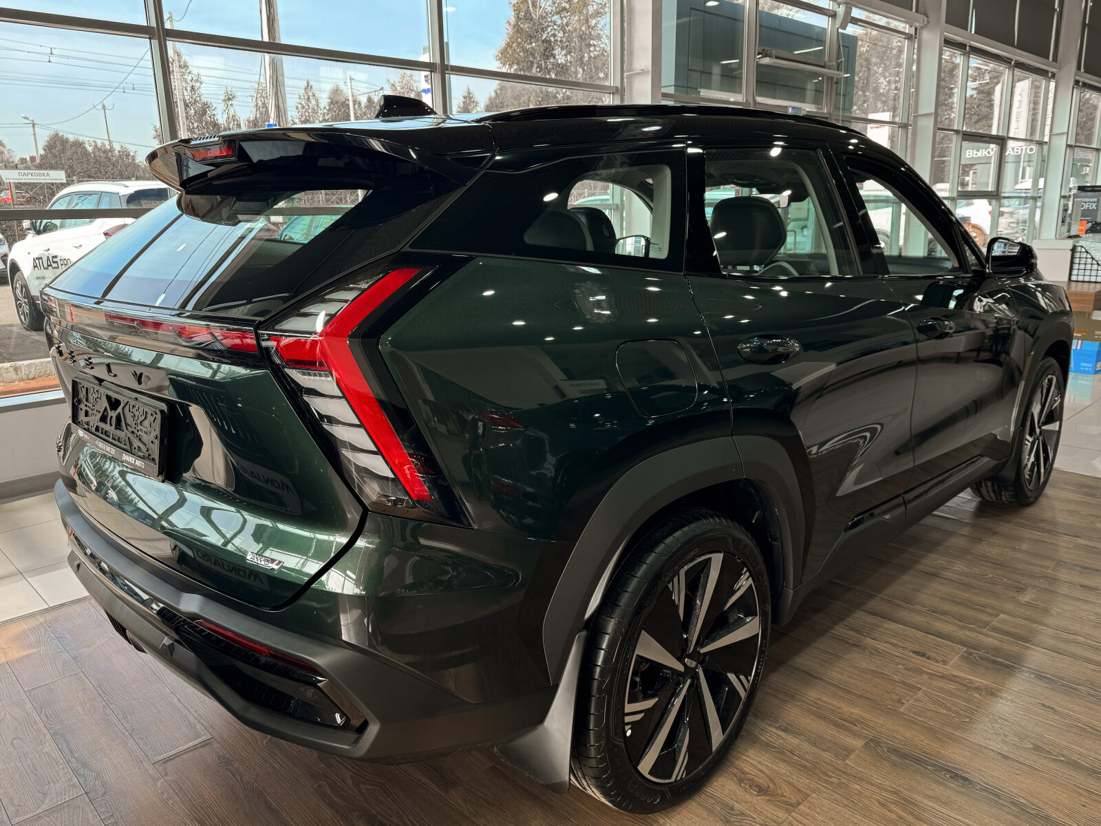 Geely Atlas II, Racing Green / Зеленый металлик, 3970990 рублей, вид 4