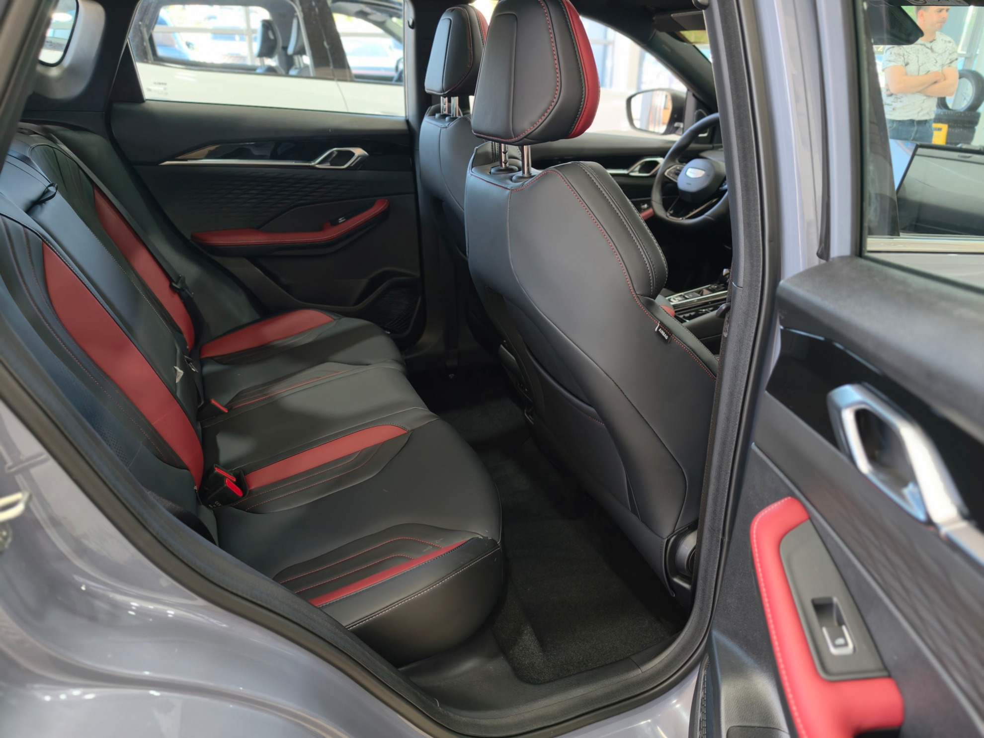 Geely Coolray I Рестайлинг 2, Unicorn Grey / Лиловый перламутр, 2589990 рублей, вид 15