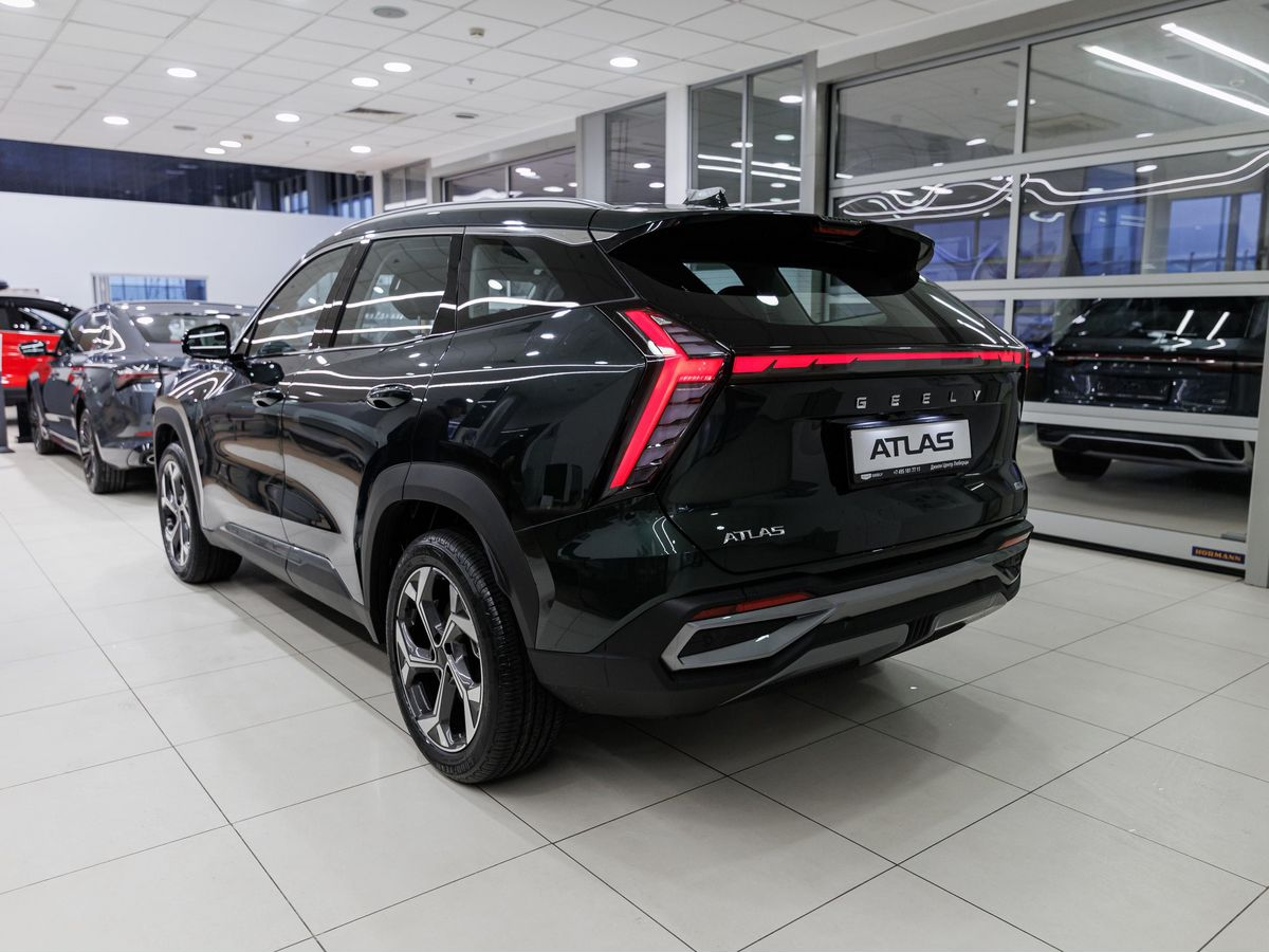 Geely Atlas II, Racing Green / Зеленый металлик, 2418990 рублей, вид 3