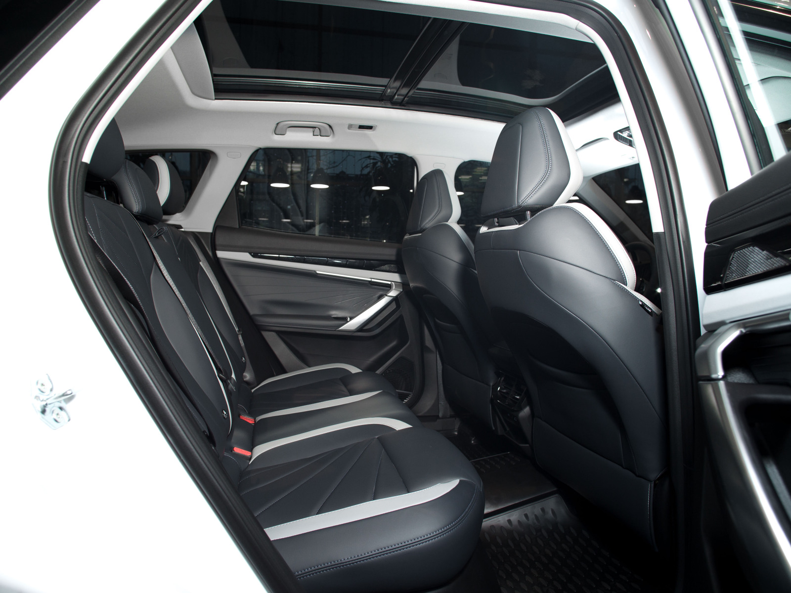 Geely Atlas II, Moonlight White / Белый, 2850990 рублей, вид 5