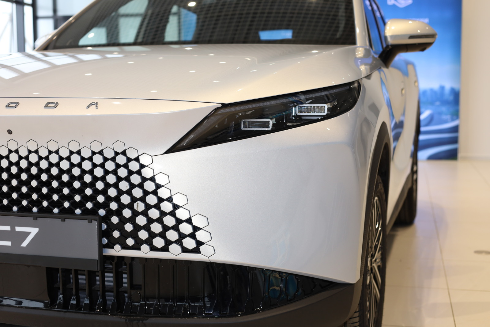 OMODA C7 I, Пудровый серый, 2599000 рублей, вид 9