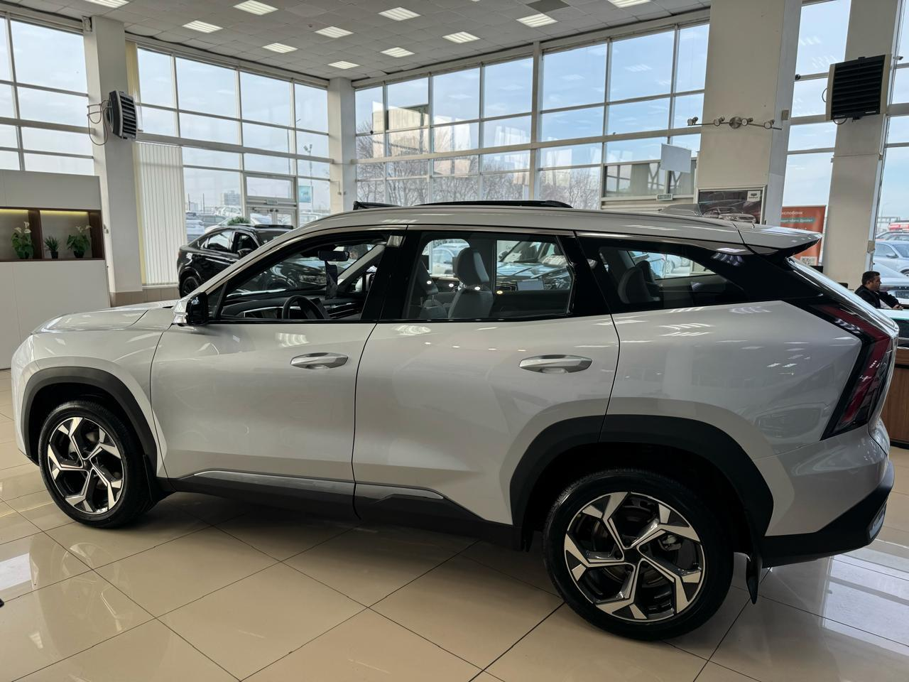 Geely Atlas II, Orion Silver / Серебристый металлик, 2948990 рублей, вид 3