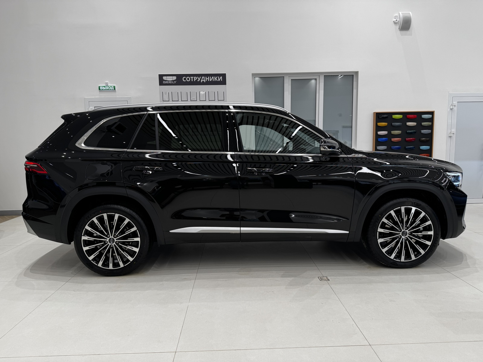 Geely Monjaro I, Ink Black / Черный металлик, 4302190 рублей, вид 6