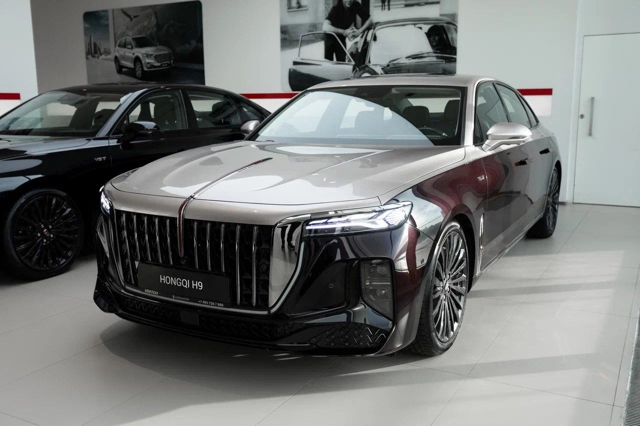 Hongqi H9 I, Фиолетовый с золотой крышей / Gentian Purple + Gold, 9990000 рублей, вид 2