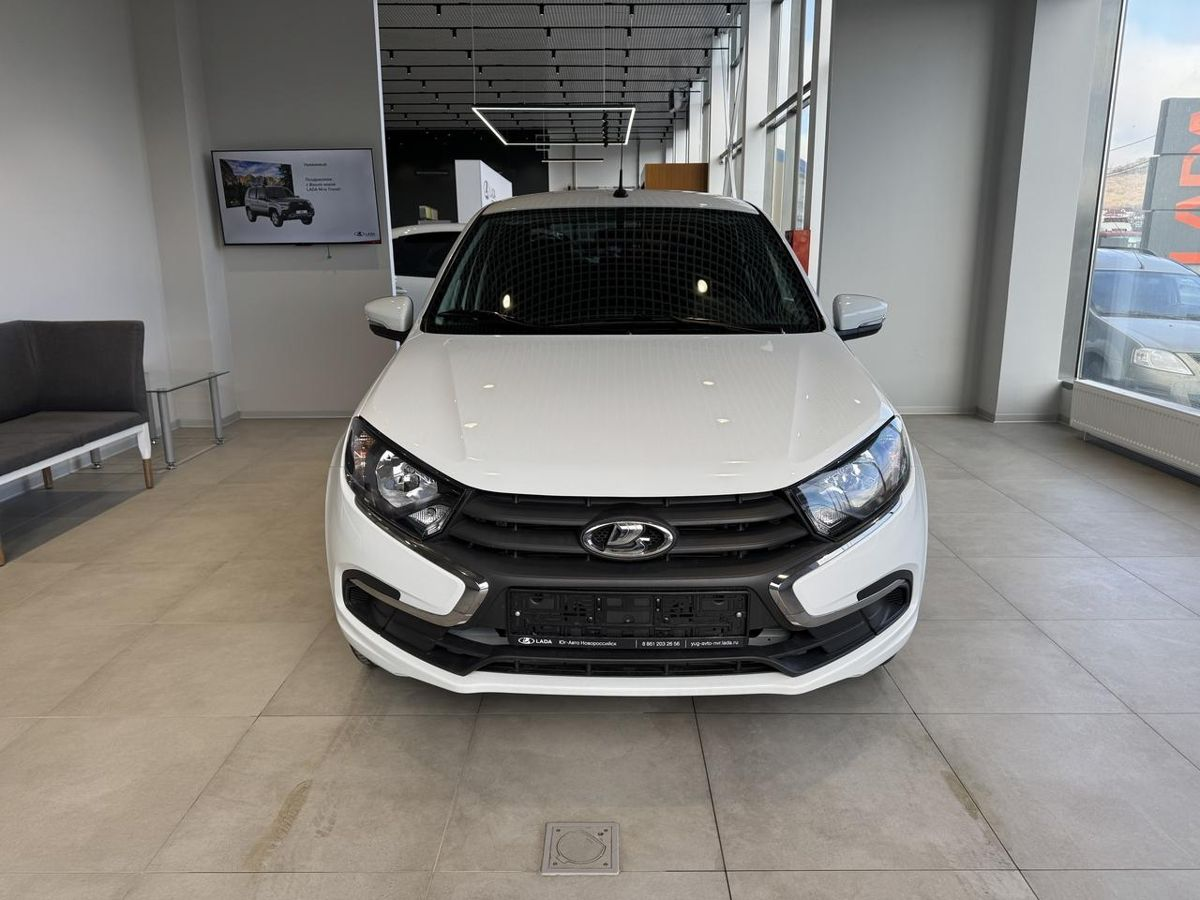 LADA Granta седан I Рестайлинг, Белый "Ледниковый", 901000 рублей, вид 3