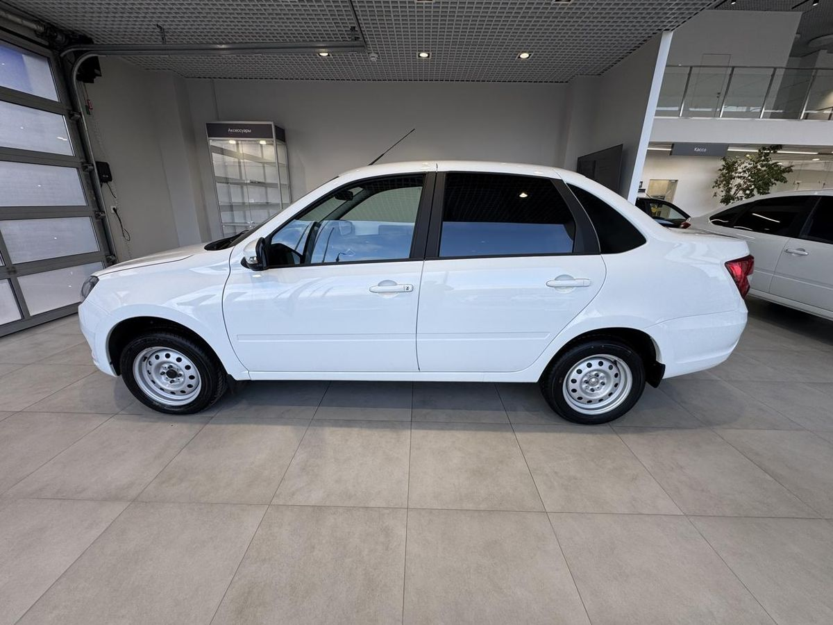 LADA Granta седан I Рестайлинг, Белый "Ледниковый", 901000 рублей, вид 4