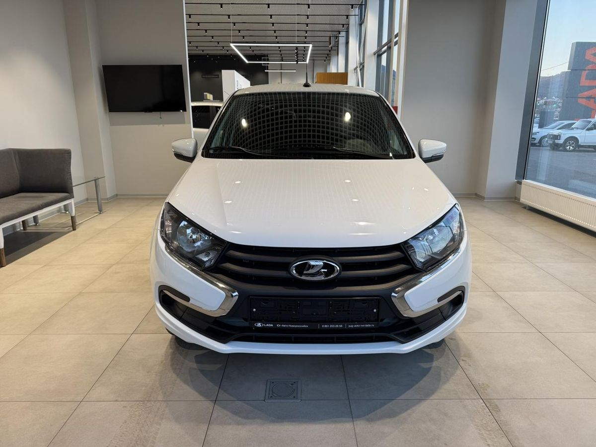 LADA Granta седан I Рестайлинг, Белый "Ледниковый", 868000 рублей, вид 3