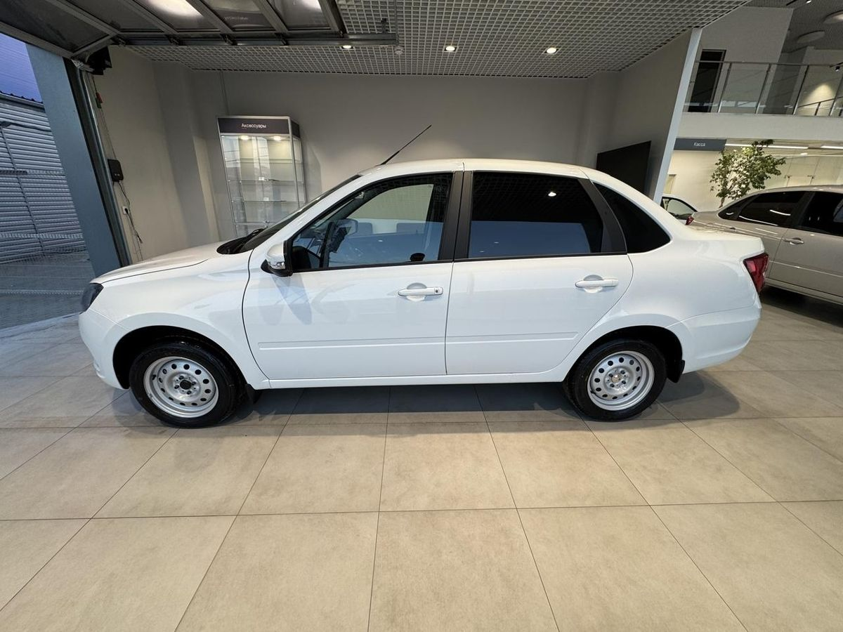 LADA Granta седан I Рестайлинг, Белый "Ледниковый", 868000 рублей, вид 4