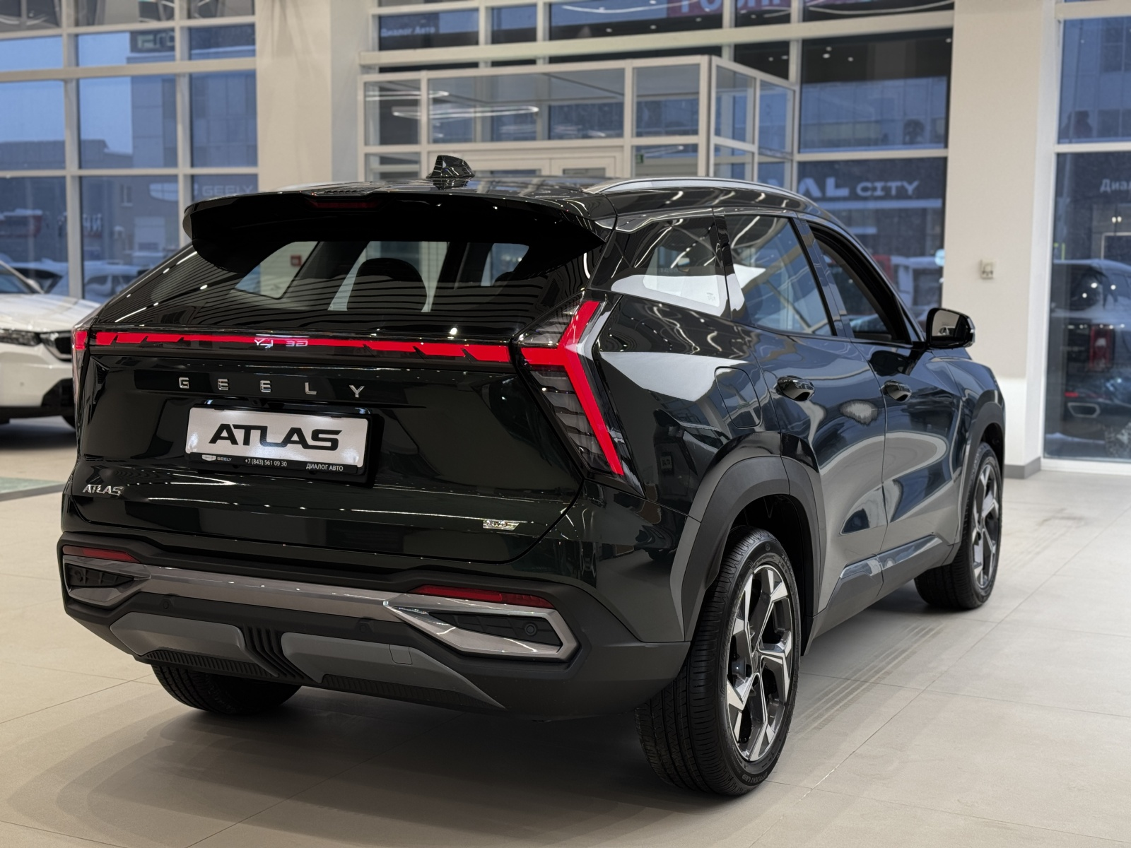 Geely Atlas II, Unbounded Black / Черный металлик, 3590990 рублей, вид 4