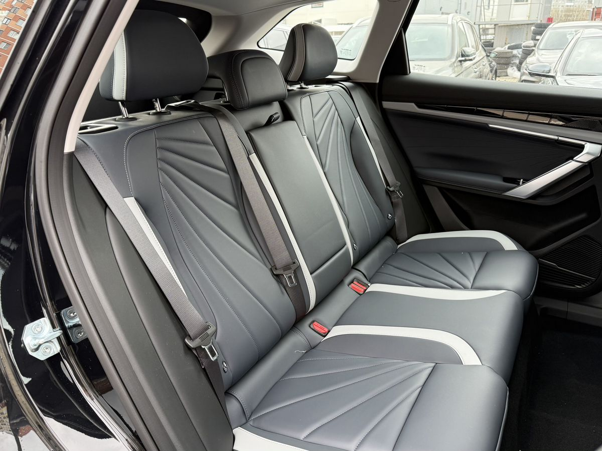 Geely Atlas II, Unbounded Black / Черный металлик, 2559990 рублей, вид 16