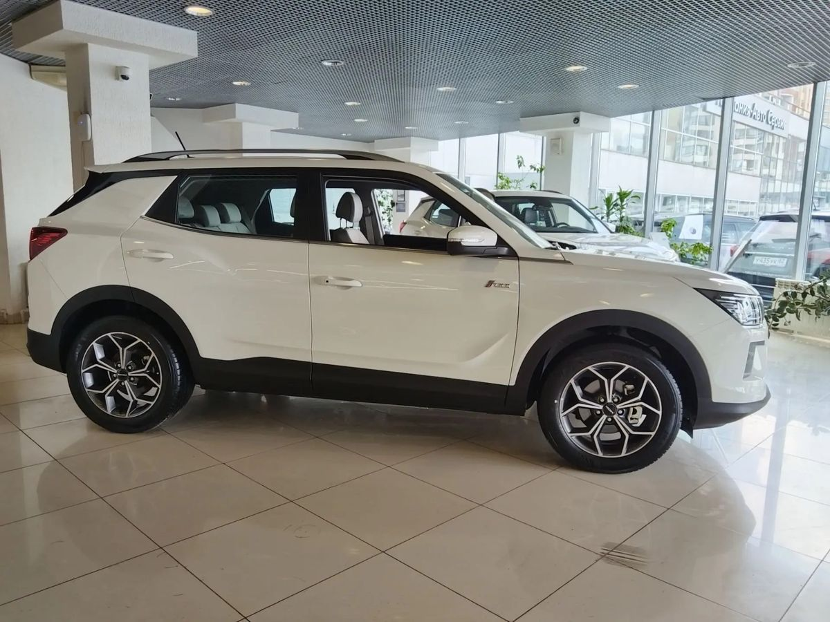 KGM Korando I, Классический белый, 3390000 рублей, вид 5