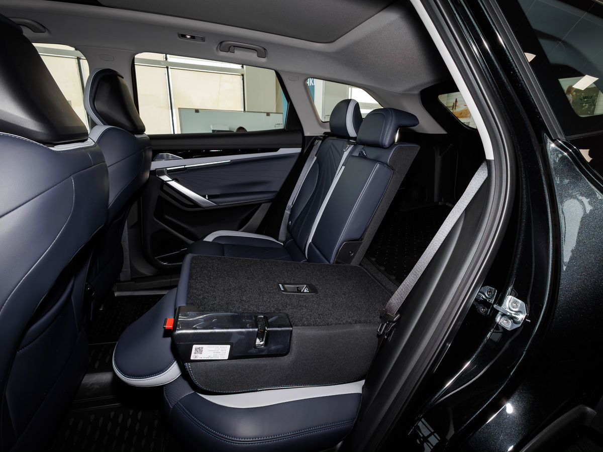 Geely Atlas II, Unbounded Black / Черный металлик, 3789990 рублей, вид 9