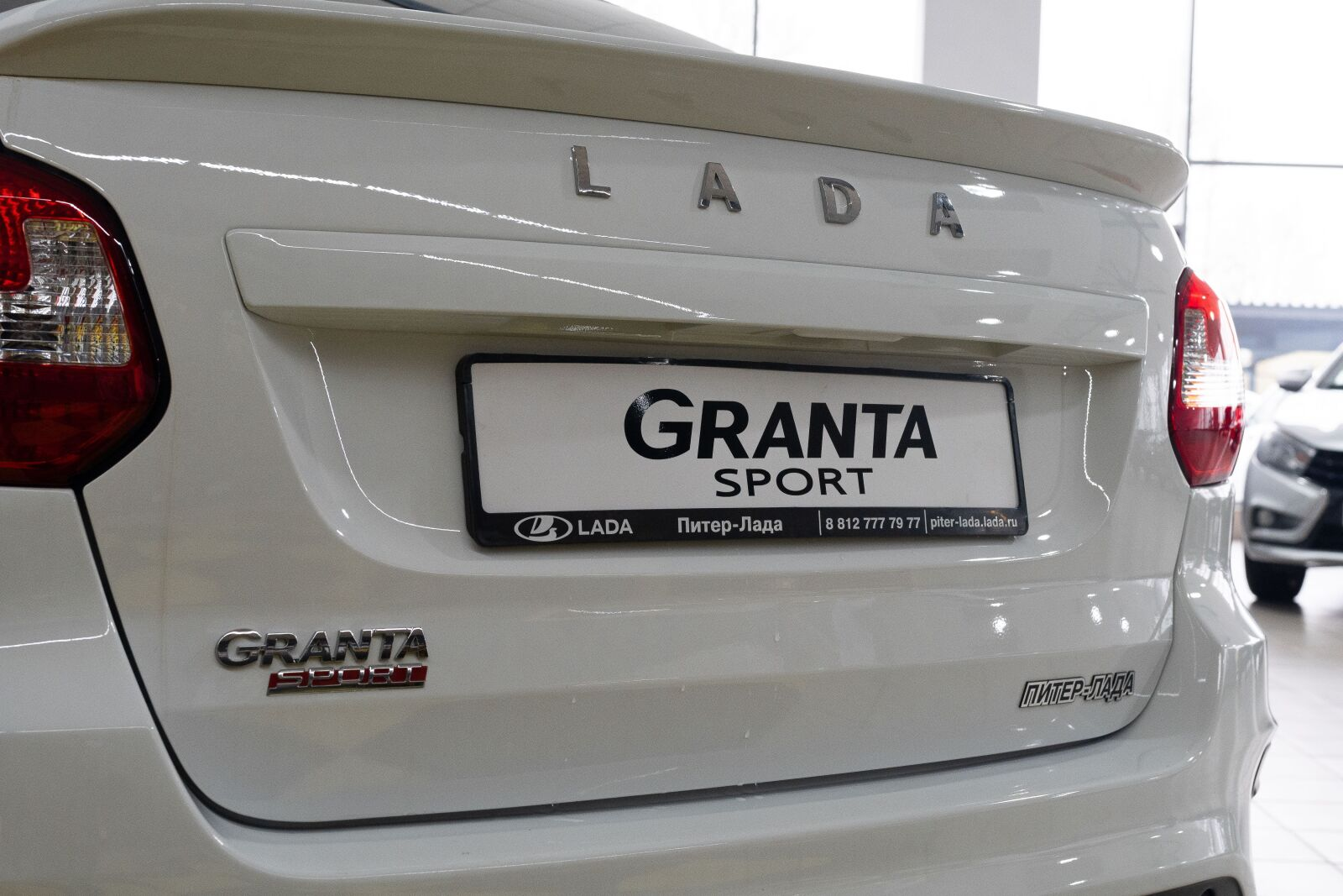 LADA Granta Sport лифтбек I Рестайлинг, Белый "Ледниковый", 1327000 рублей, вид 12