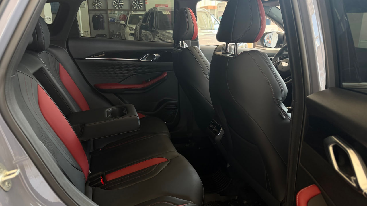 Geely Coolray I Рестайлинг 2, Unicorn Grey / Лиловый перламутр, 2929990 рублей, вид 2