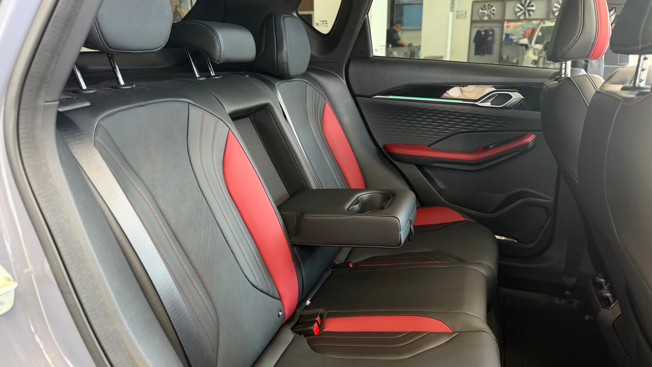 Geely Coolray I Рестайлинг 2, Unicorn Grey / Лиловый перламутр, 2929990 рублей, вид 11