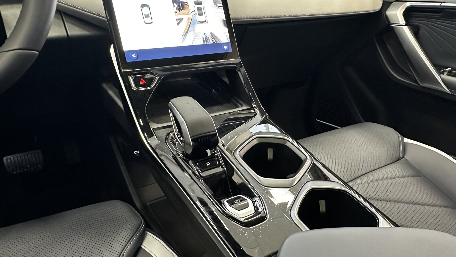 Geely Atlas II, Orion Silver / Серебристый металлик, 3958990 рублей, вид 4