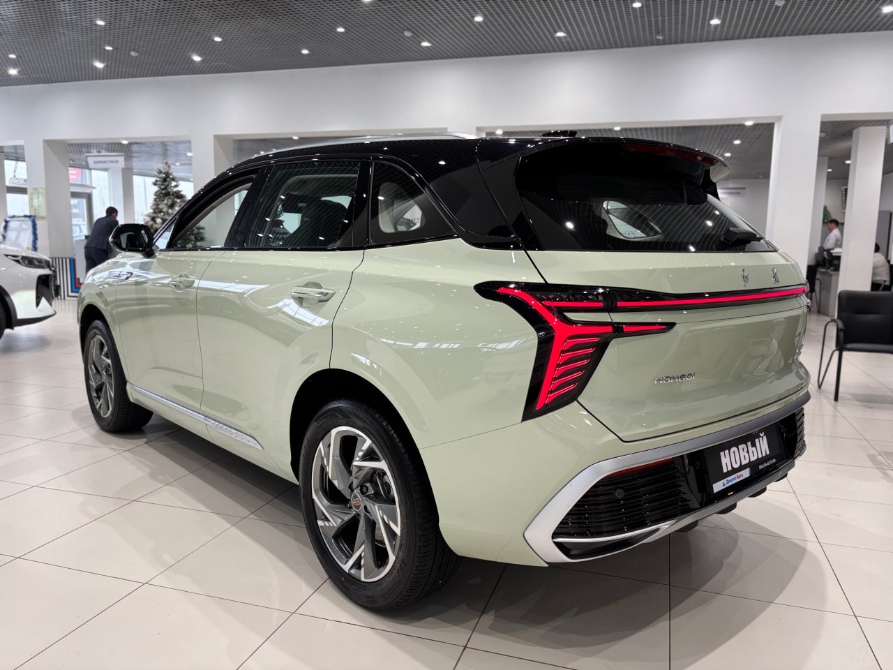 Hongqi HS3 I, Светло-зеленый с черной крышей / Light Green + Black roof, 2940000 рублей, вид 7