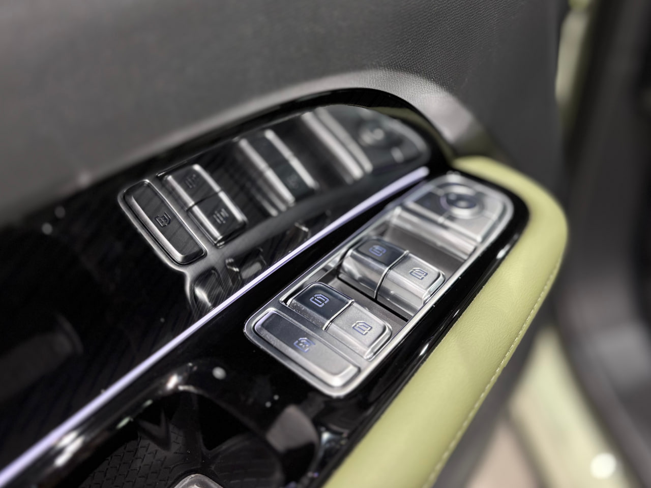 Hongqi HS3 I, Светло-зеленый с черной крышей / Light Green + Black roof, 2940000 рублей, вид 13