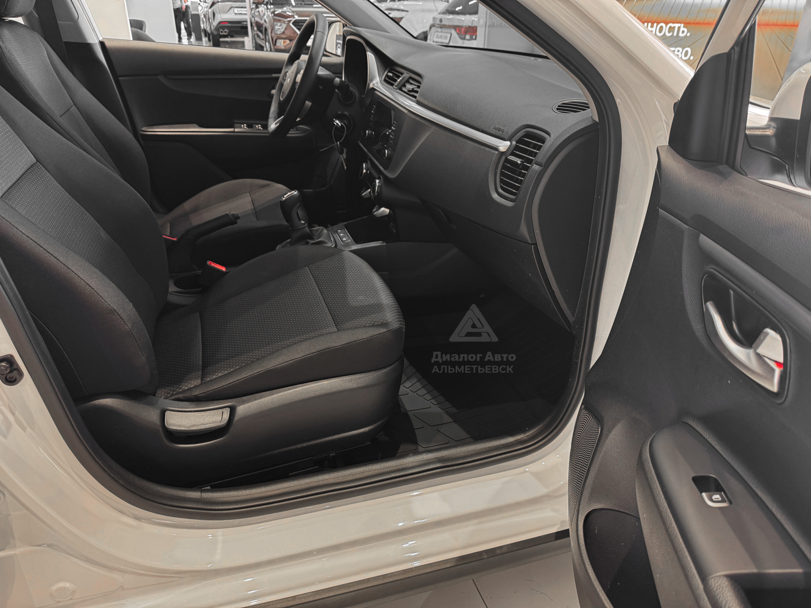 Solaris KRX I, Atlas White, 2435000 рублей, вид 10