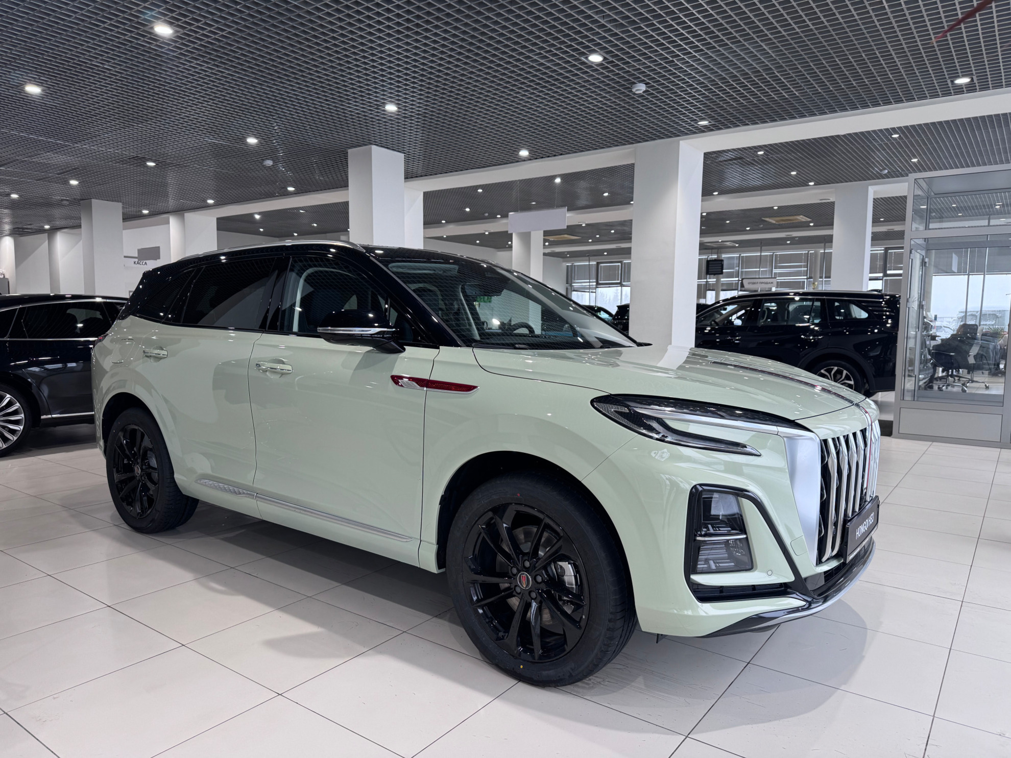 Hongqi HS3 I, Светло-зеленый с черной крышей / Light Green + Black roof, 3380000 рублей, вид 4