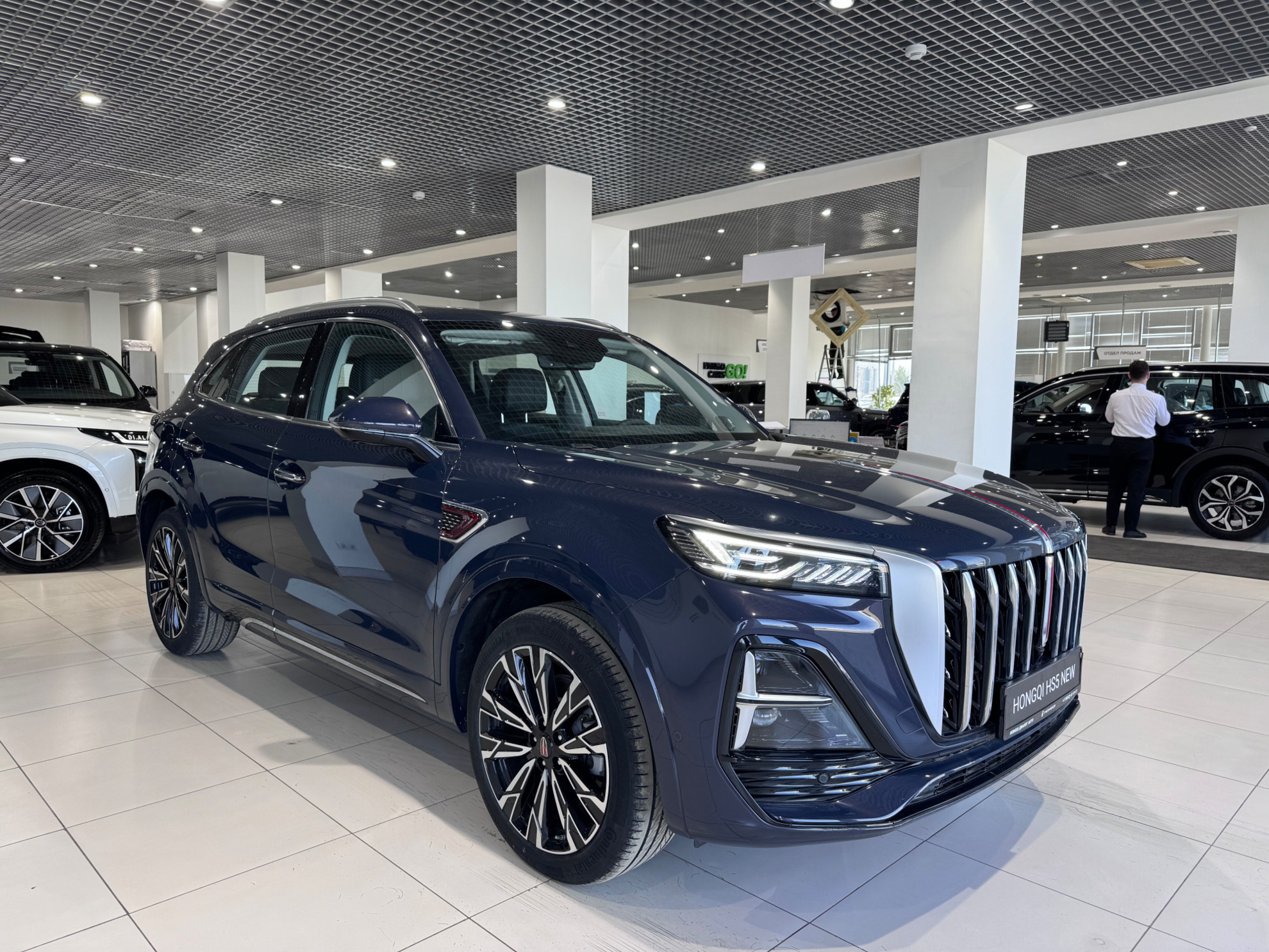 Hongqi HS5 I Рестайлинг, Золотой / Platinum Gold, 3879000 рублей, вид 4
