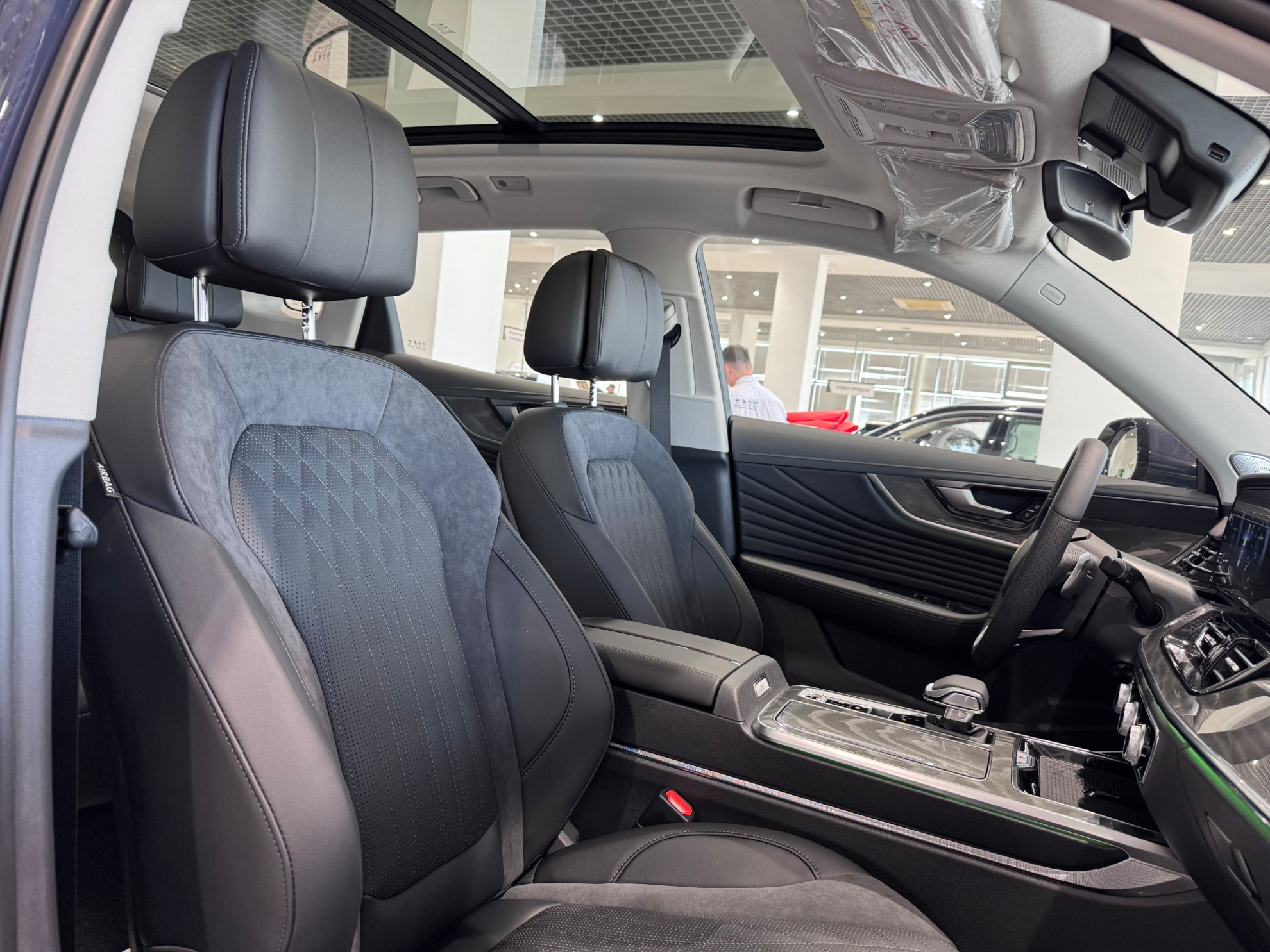 Hongqi HS5 I Рестайлинг, Золотой / Platinum Gold, 3879000 рублей, вид 15