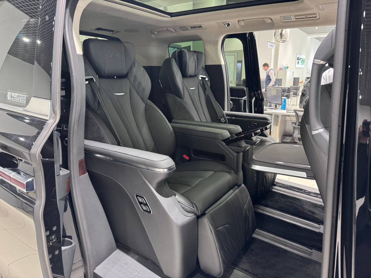 Hongqi HQ9 I, Черный / Dark Night, 6950000 рублей, вид 9