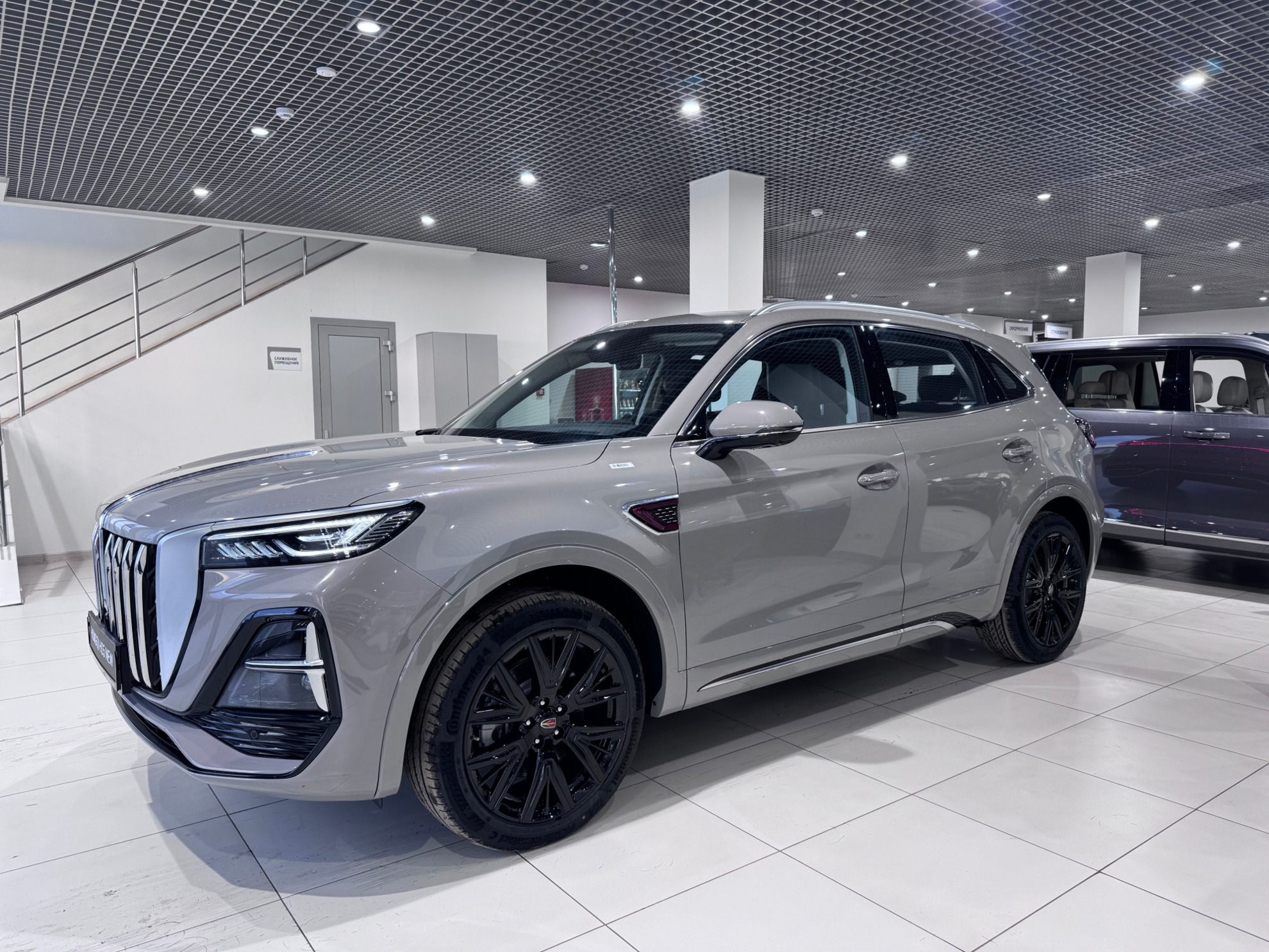 Hongqi HS5 I Рестайлинг, Серый / Quantum Silver Gray, 3799000 рублей, вид 3
