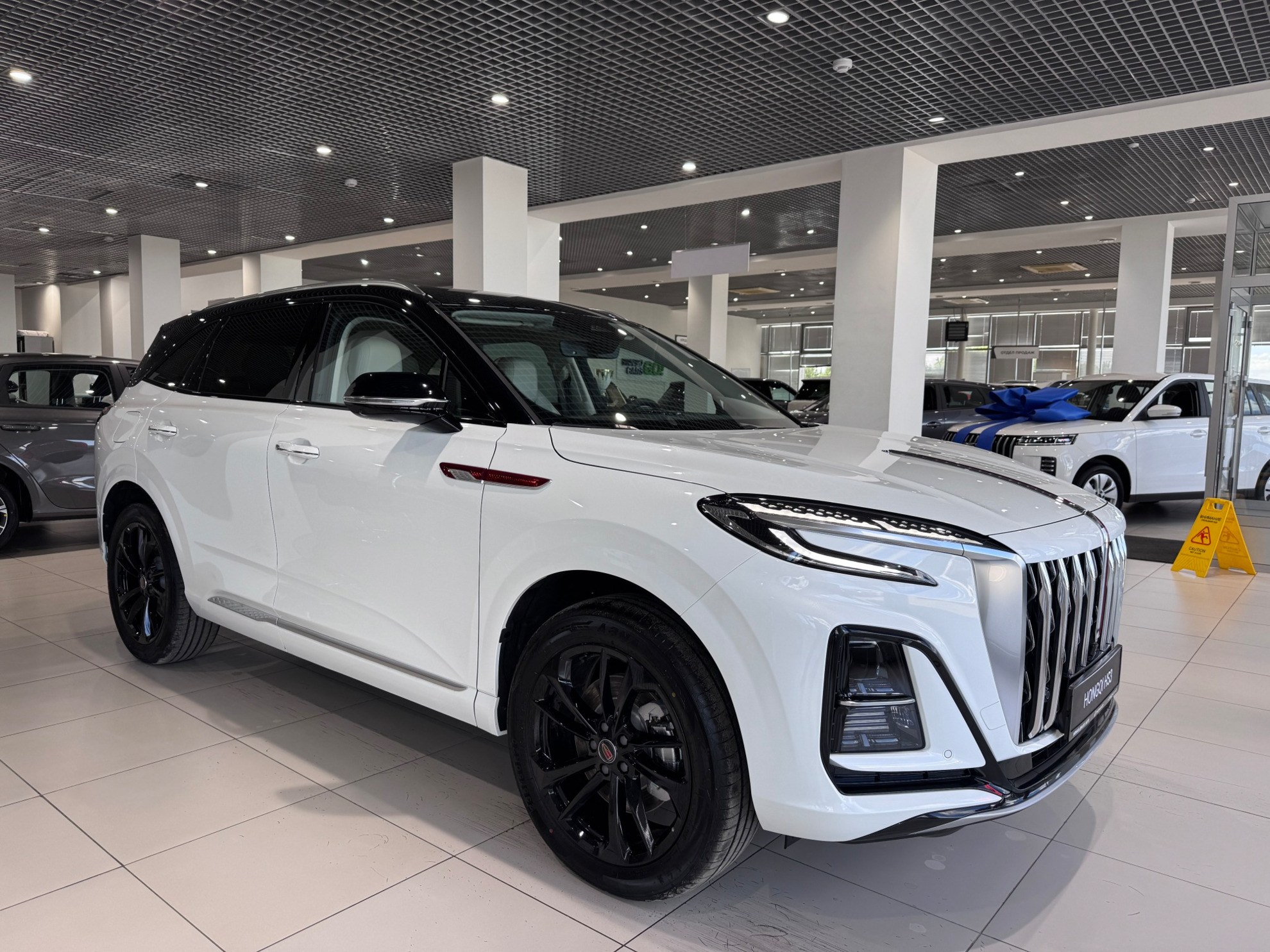 Hongqi HS3 I, Белый с черной крышей / White + Black roof, 3380000 рублей, вид 4