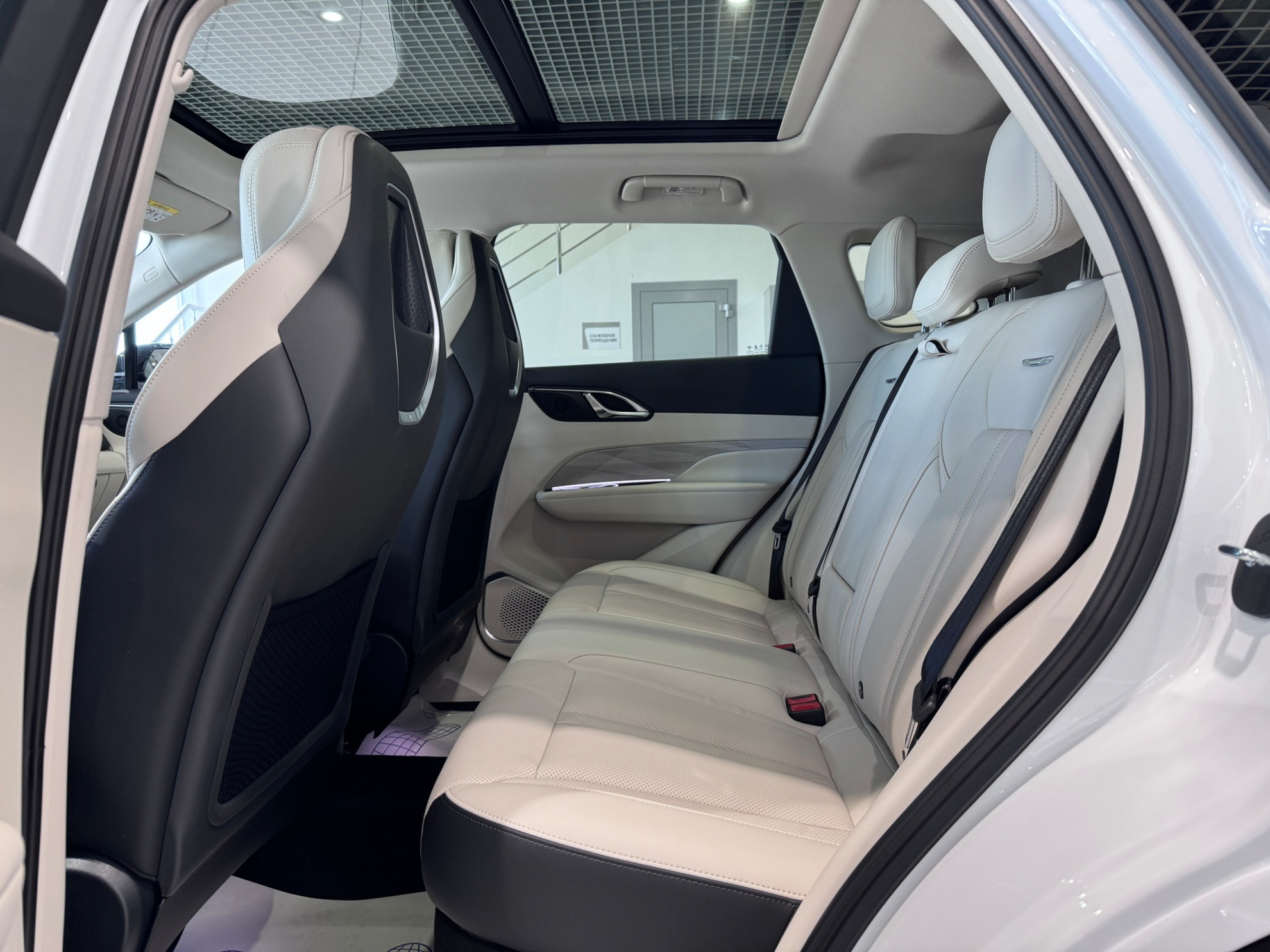 Hongqi HS3 I, Белый с черной крышей / White + Black roof, 3380000 рублей, вид 10