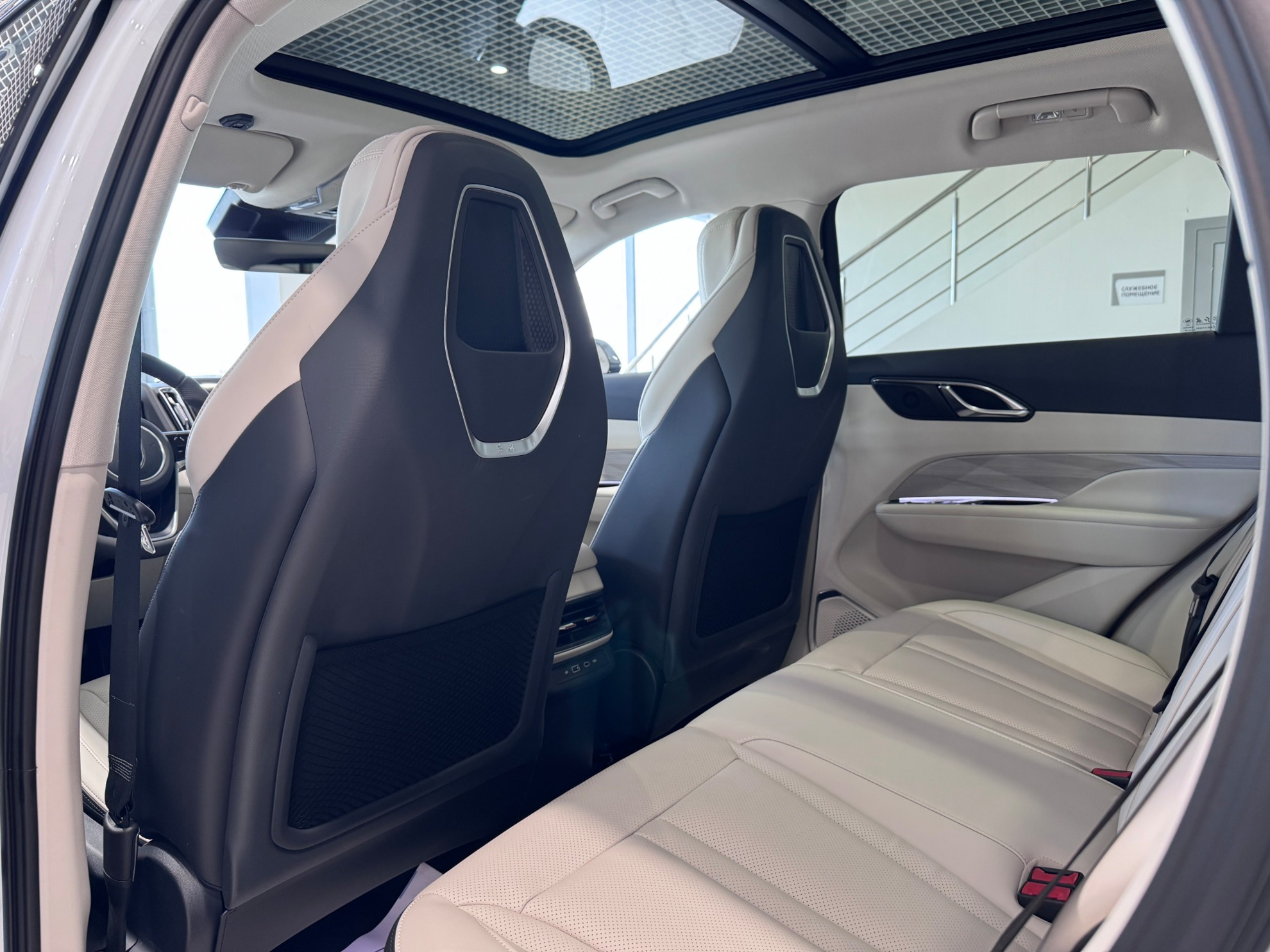 Hongqi HS3 I, Белый с черной крышей / White + Black roof, 3380000 рублей, вид 11