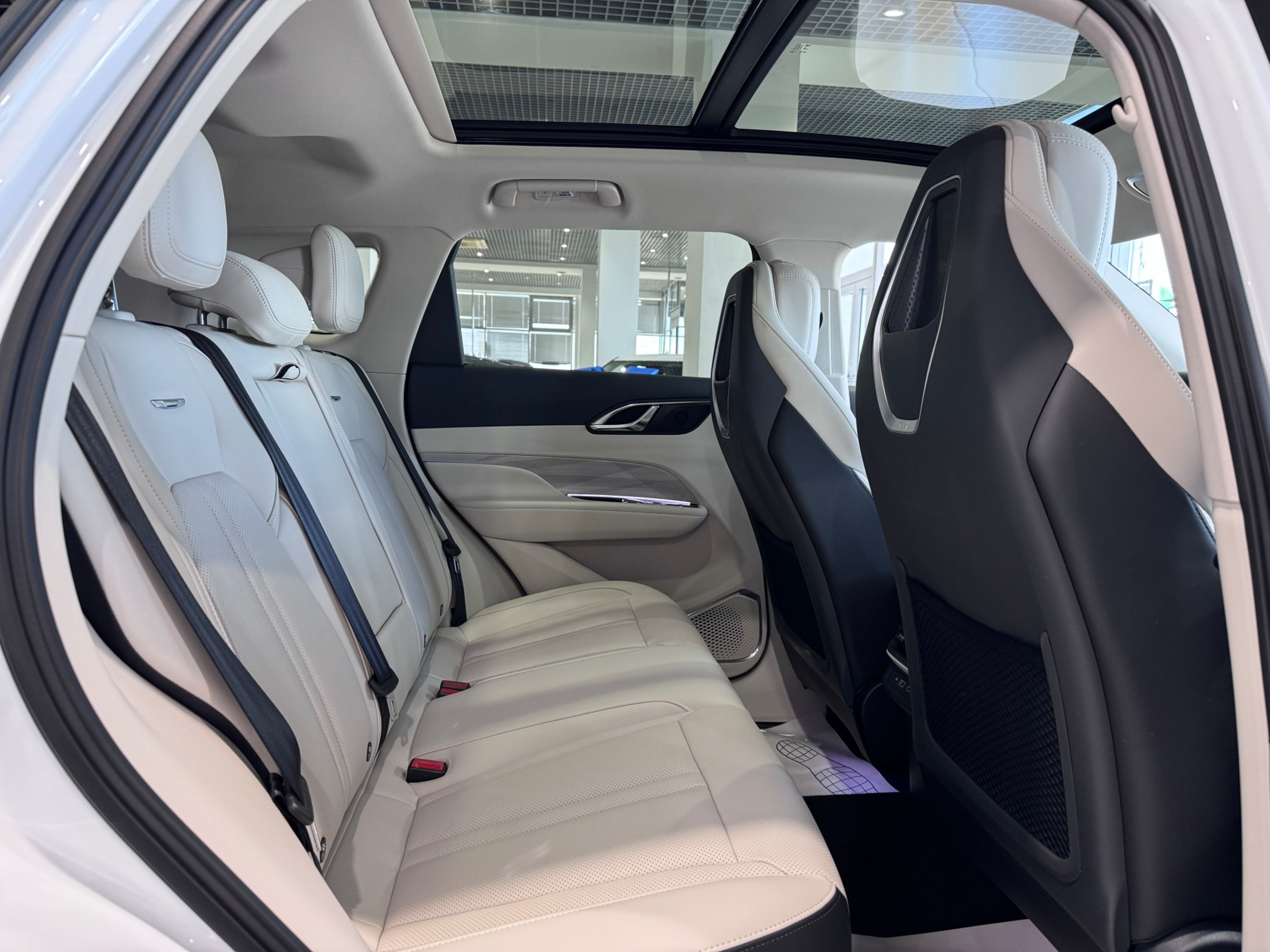 Hongqi HS3 I, Белый с черной крышей / White + Black roof, 3380000 рублей, вид 15
