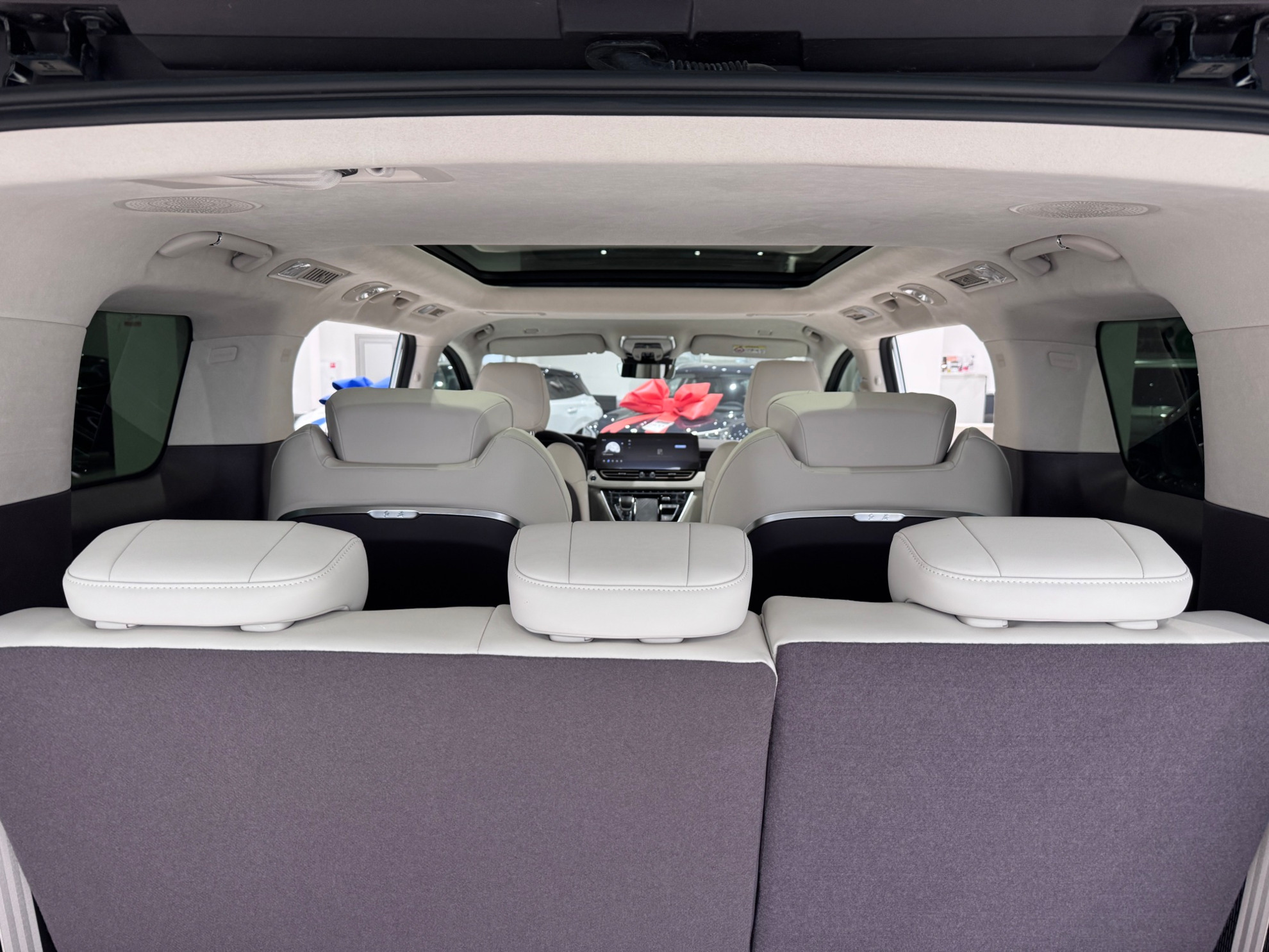 Hongqi HQ9 I, Белый / Alpine White, 7350000 рублей, вид 3