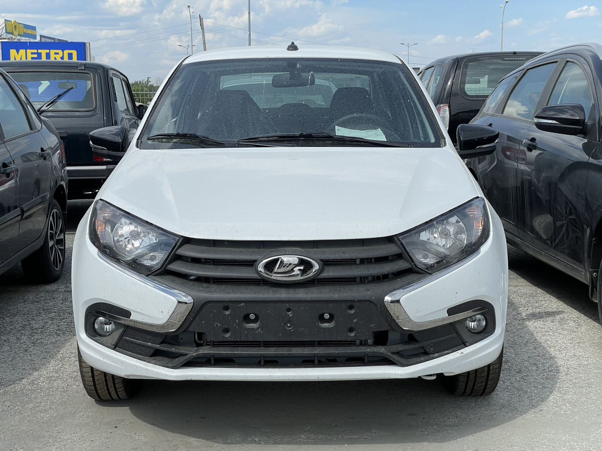 LADA Granta седан I Рестайлинг, Белый "Ледниковый", 888000 рублей, вид 3