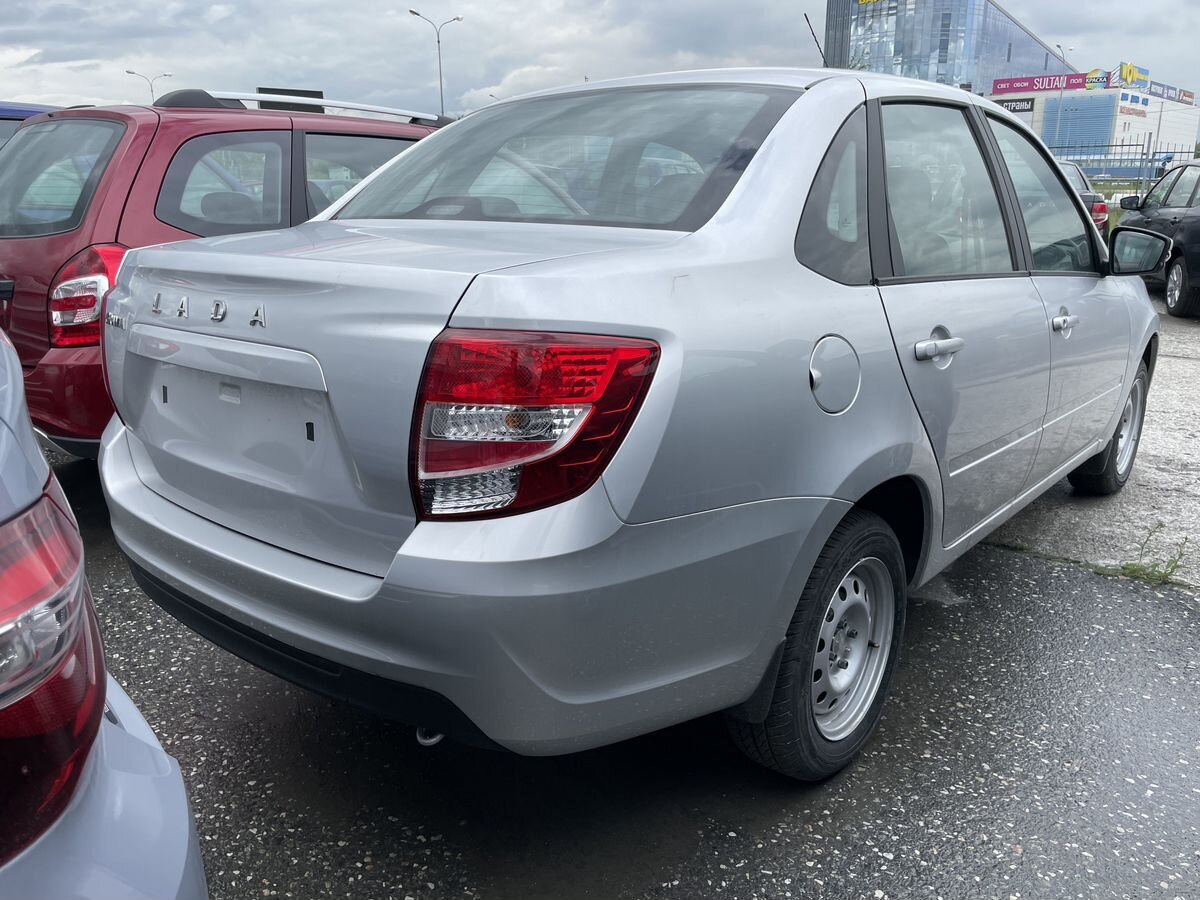 LADA Granta седан I Рестайлинг, Серебристый "Платина" металлик, 790400 рублей, вид 5