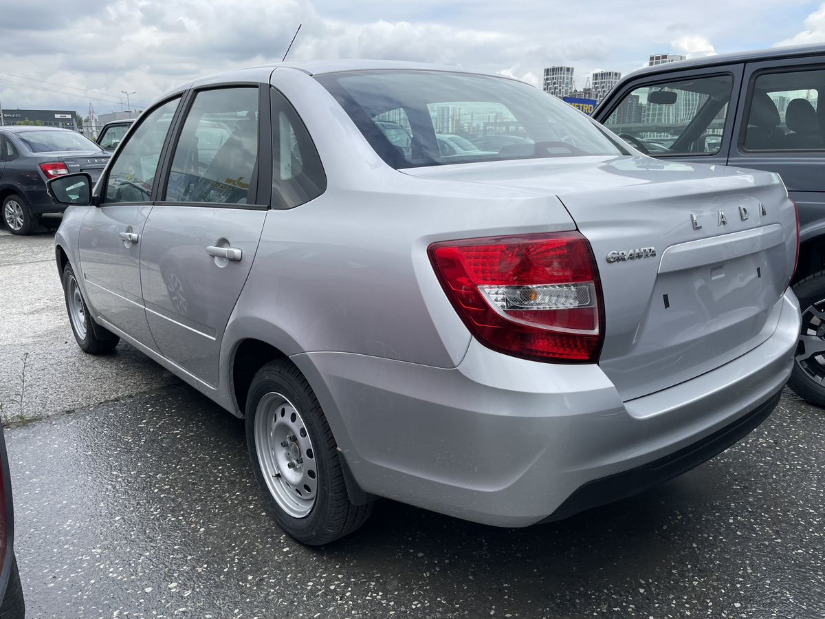 LADA Granta седан I Рестайлинг, Серебристый "Платина" металлик, 790400 рублей, вид 6