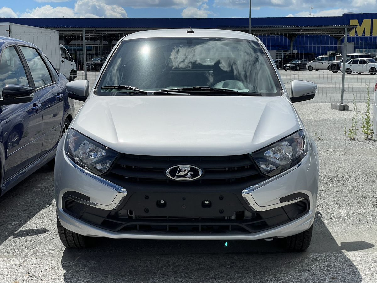 LADA Granta седан I Рестайлинг, Серебристый "Платина" металлик, 886400 рублей, вид 4