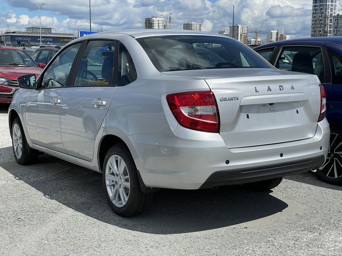 LADA Granta седан I Рестайлинг, Серебристый "Платина" металлик, 886400 рублей, вид 9