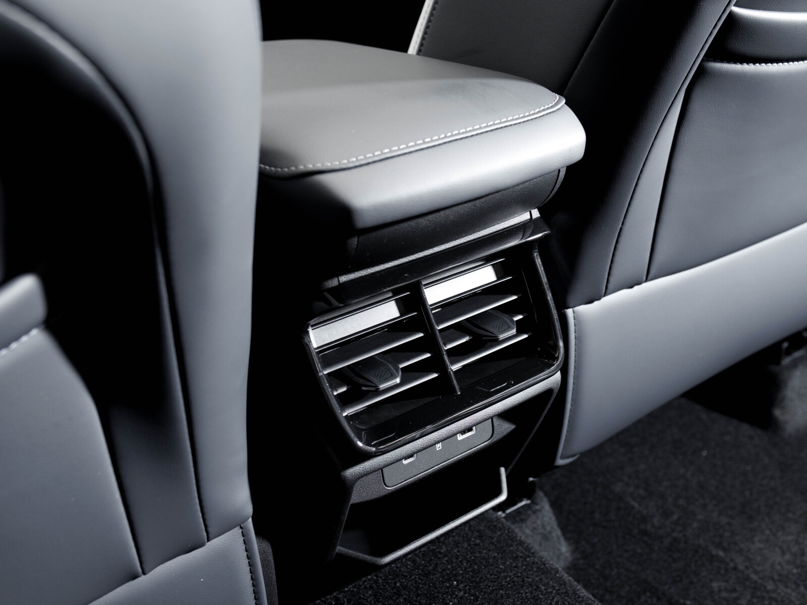 Geely Atlas II, Racing Green / Зеленый металлик, 2469990 рублей, вид 4