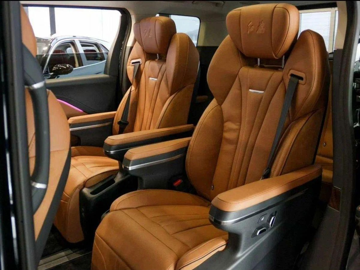 Hongqi HQ9 I, Серый / Quantum Silver Gray, 7350000 рублей, вид 5