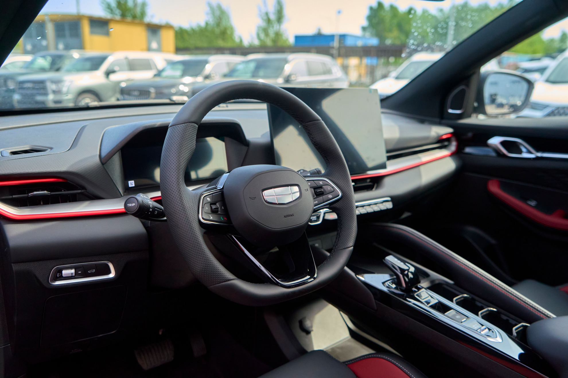 Geely Coolray I Рестайлинг 2, Unicorn Grey / Лиловый перламутр, 2519990 рублей, вид 20
