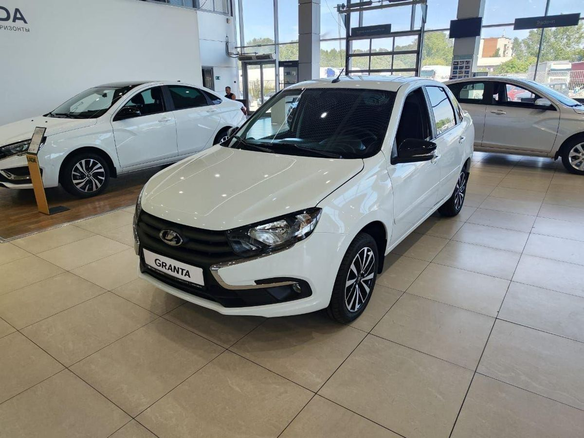 LADA Granta седан I Рестайлинг, Белый "Ледниковый", 951680 рублей, вид 2