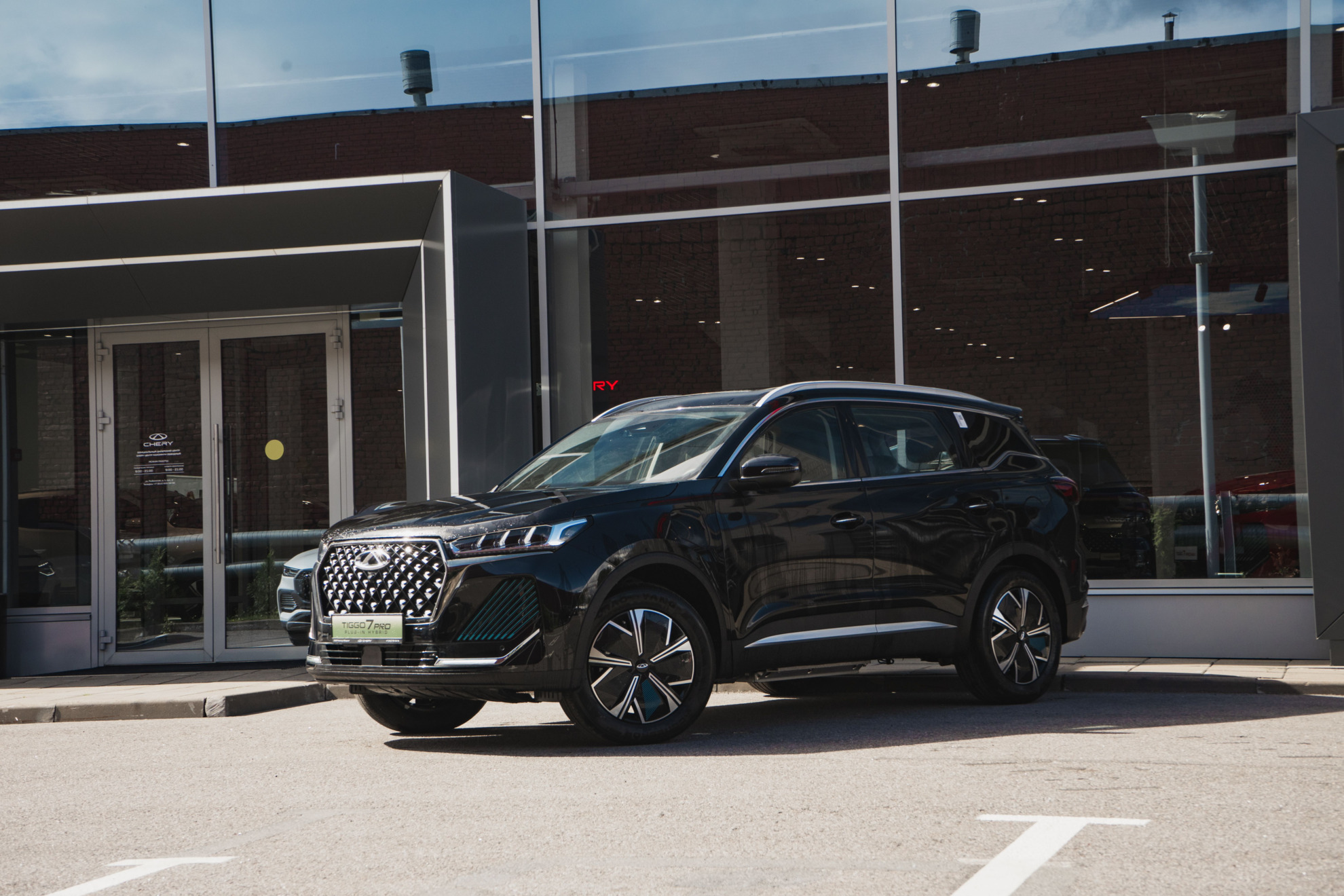 Chery Tiggo 7 Pro Plug-in Hybrid I, Глубокий черный, 2950000 рублей, вид 4