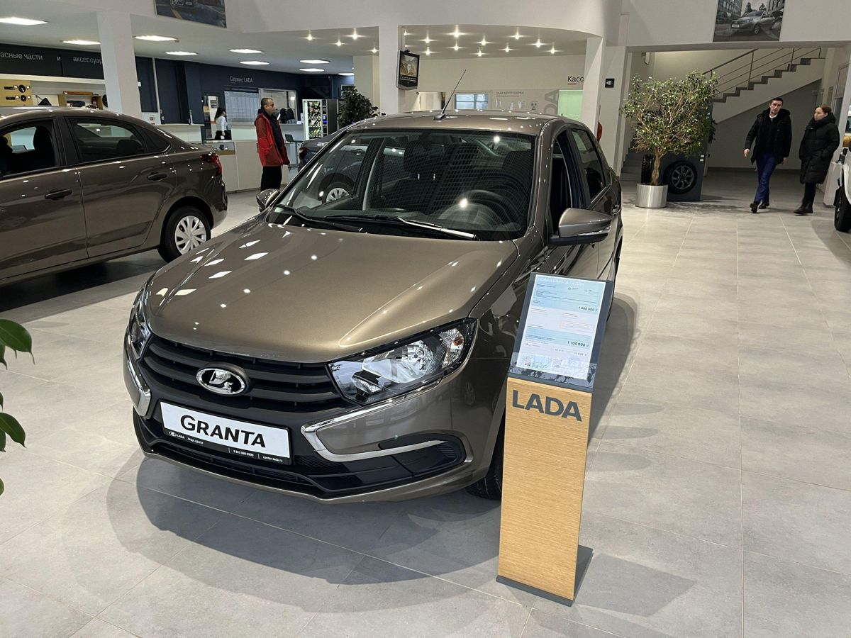 LADA Granta седан I Рестайлинг, Золотисто-коричневый "Кориандр" металлик, 817832 рублей, вид 2